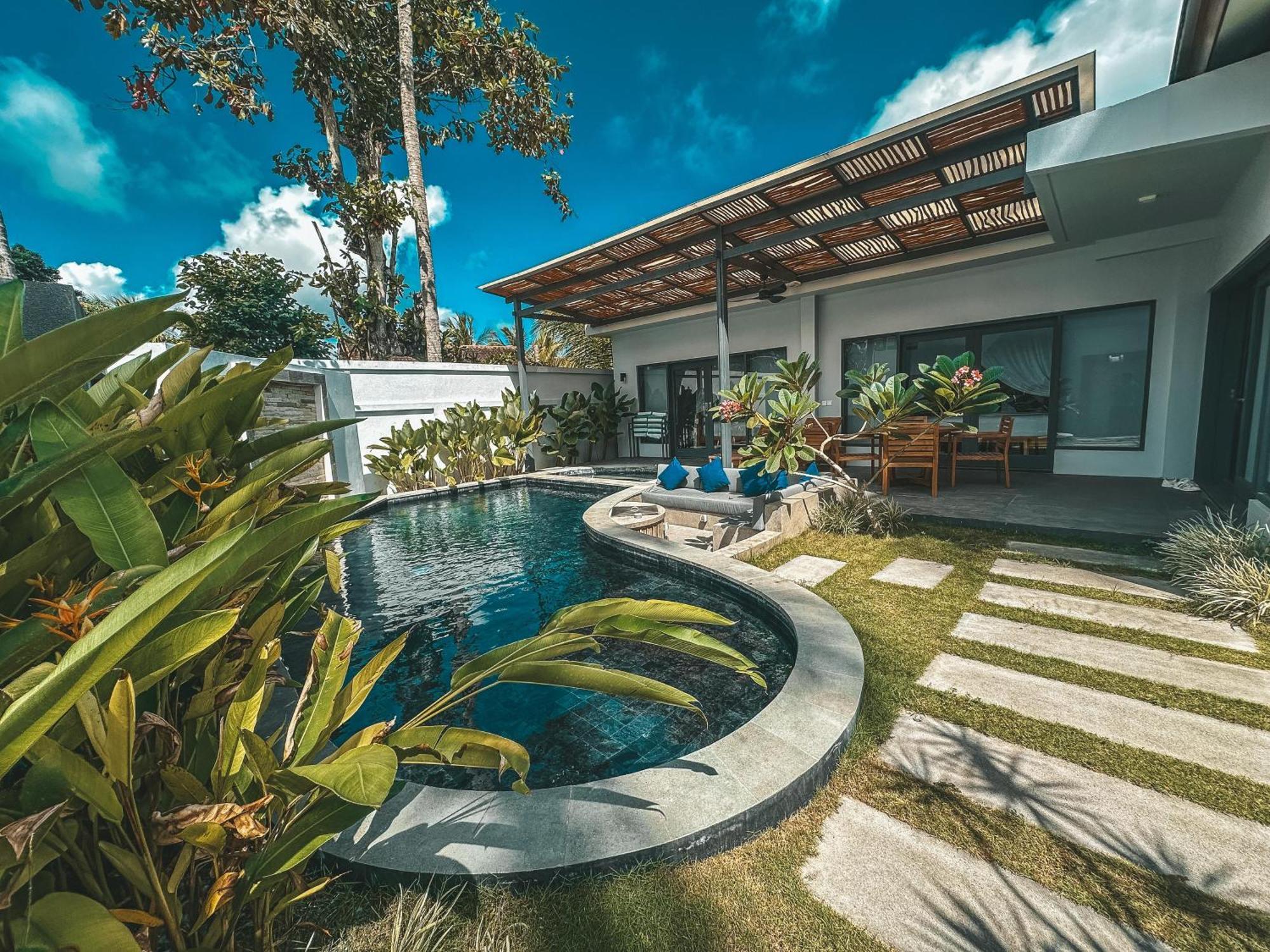 Tropik Resort Lombok Selong Belanak Ngoại thất bức ảnh